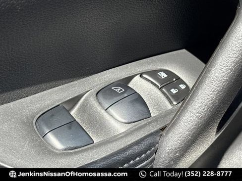 Used 2019 Nissan Rogue SV FWD image 27