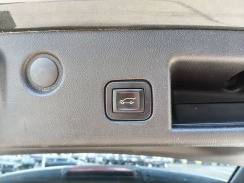 Used 2019 Chevrolet Equinox LT w/ Driver Convenience Package FWD image 22