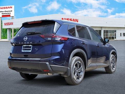Used 2026 Nissan Rogue SV w/ SV Premium Package image 4