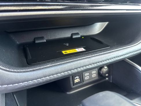 Used 2024 Toyota Highlander XLE FWD image 16