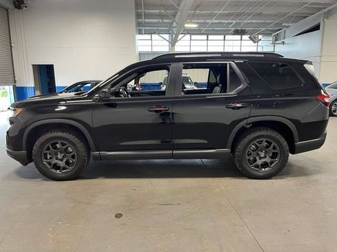 Used 2025 Honda Pilot TrailSport image 6