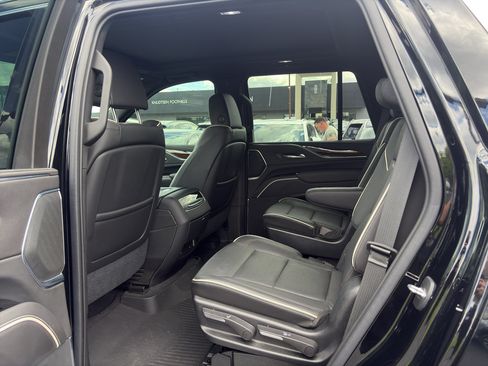 Used 2021 Cadillac Escalade Premium Luxury AWD/4WD image 14