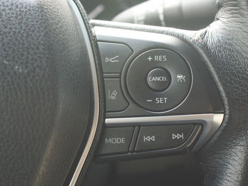 Used 2019 Toyota Avalon XLE image 11