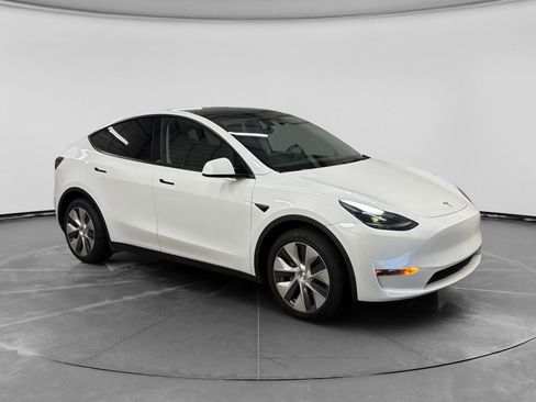 Used 2023 Tesla Model Y Long Range AWD/4WD image 4