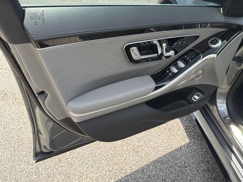 Used 2022 Mercedes-Benz S 580 4MATIC Sedan w/ AMG Line Package image 10