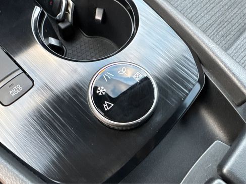 Used 2023 Nissan Rogue SV image 29