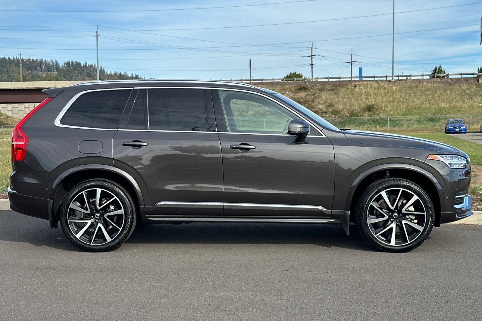 Used 2025 Volvo XC90 B6 Plus w/ Protection Package Premier AWD/4WD image 2