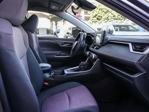 Used 2020 Toyota RAV4 XLE w/ Carpet Mat Package image 17