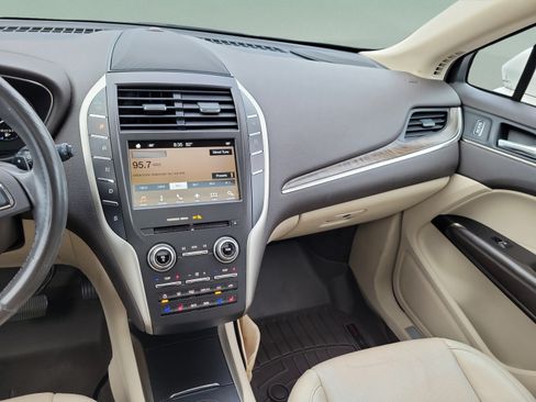 Used 2017 Lincoln MKC Reserve FWD image 17
