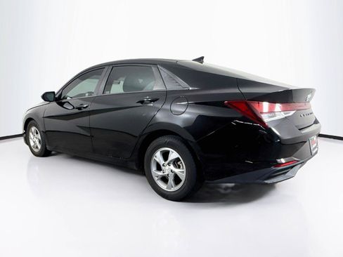 Used 2021 Hyundai Elantra SE w/ Cargo Package FWD image 3