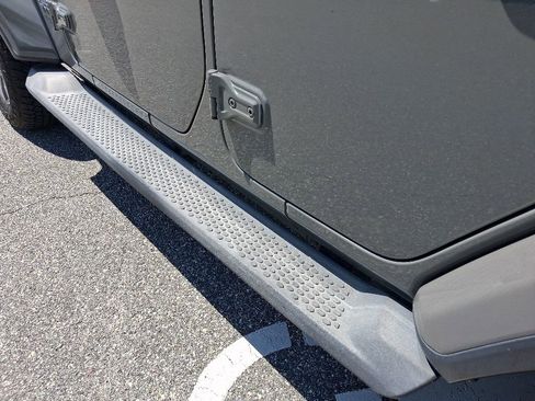 Used 2019 Jeep Wrangler Unlimited Sahara AWD/4WD image 11