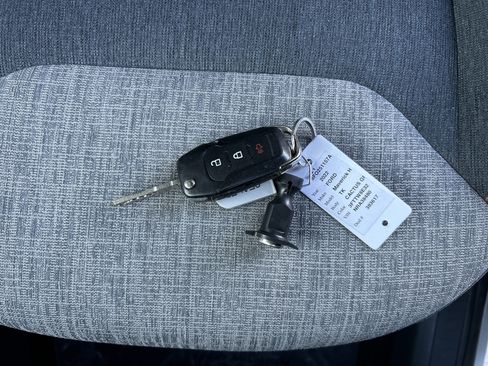 Certified 2022 Ford Maverick XLT image 30