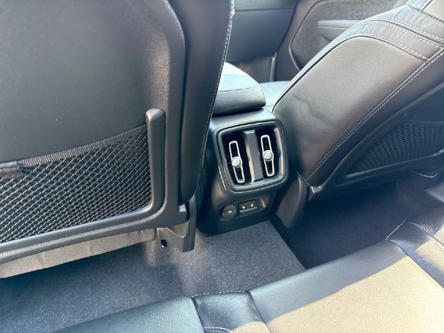 Certified 2024 Volvo XC40 B5 Plus w/ Protection Package Premier AWD/4WD image 27