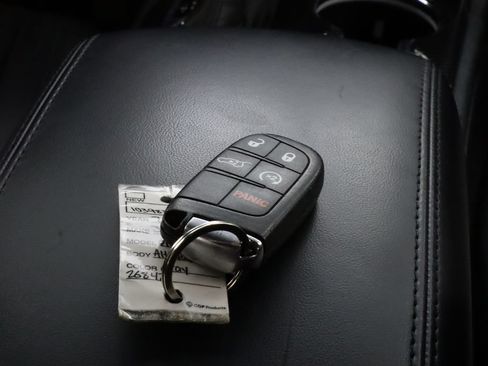Used 2020 Jeep Grand Cherokee Altitude RWD image 16