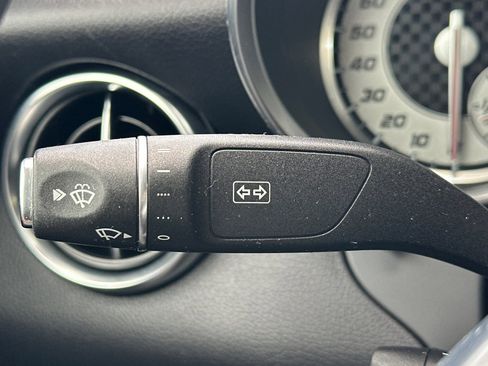 Used 2016 Mercedes-Benz SLK 300 image 28