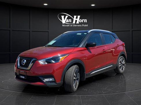 Used 2019 Nissan Kicks FWD image 3