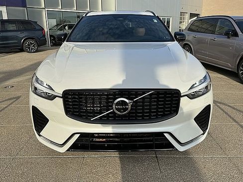 Certified 2023 Volvo XC60 B5 Ultimate w/ Climate Package image 12