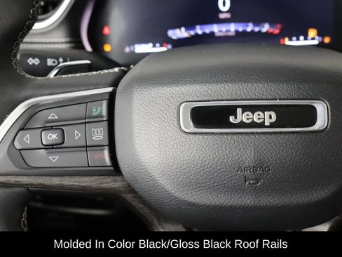 Used 2023 Jeep Grand Cherokee Limited w/ Black Appearance Package AWD/4WD image 8