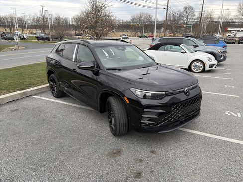New 2026 Volkswagen Tiguan SE R-Line image 3