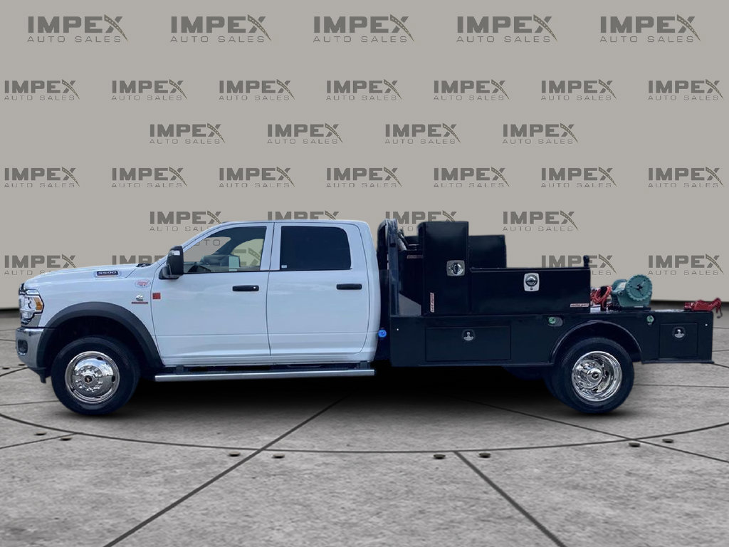 Used 2024 RAM 5500 Tradesman w/ Chrome Appearance Group AWD/4WD image 2