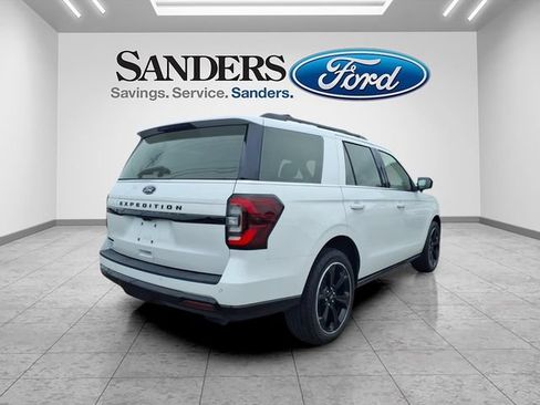 Used 2022 Ford Expedition Limited RWD image 2