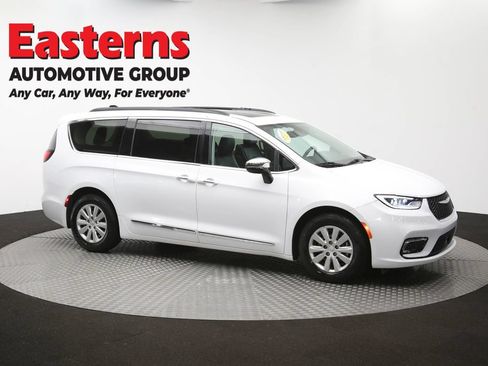Used 2023 Chrysler Pacifica Limited FWD image 49