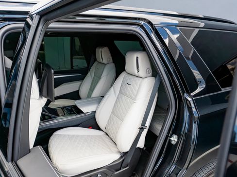 Used 2025 Cadillac Escalade V AWD/4WD image 49