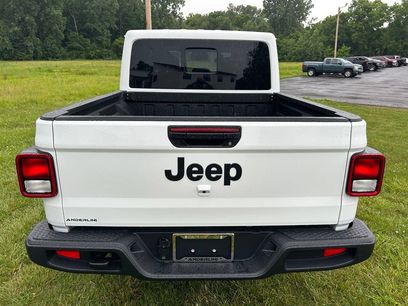 New 2026 Jeep Gladiator Sport