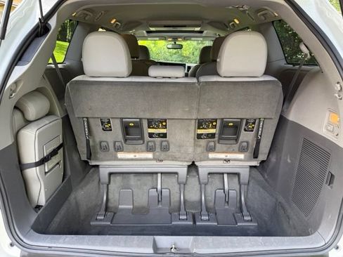 Used 2017 Toyota Sienna XLE Premium FWD image 26