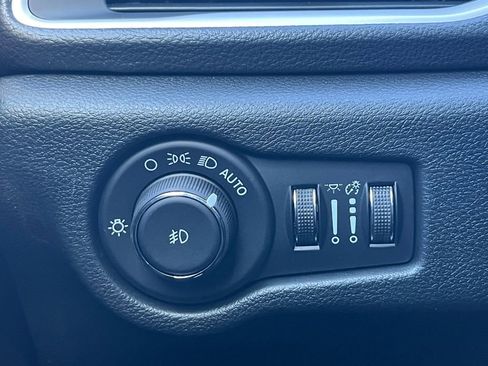 New 2026 Chrysler Pacifica Select image 12