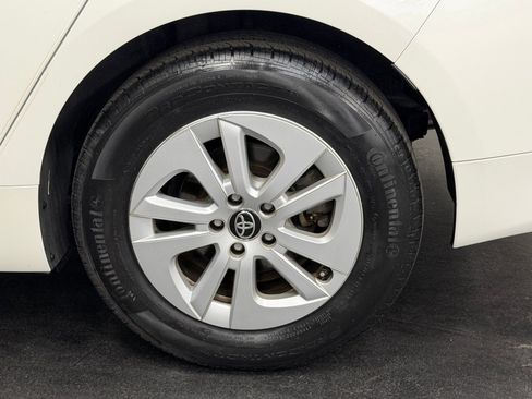 Used 2018 Toyota Prius One w/ Carpet Mat Package image 16