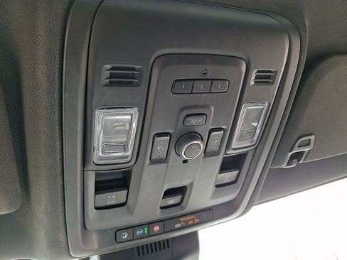 Used 2023 GMC Yukon XL SLT w/ SLT Luxury Package AWD/4WD image 27
