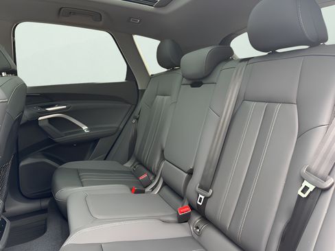Used 2025 Audi Q5 Premium AWD/4WD image 16