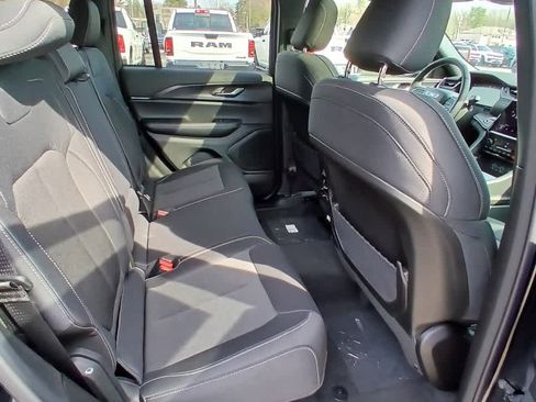 New 2025 Jeep Grand Cherokee Laredo X w/ Luxury Tech Group I AWD/4WD image 26