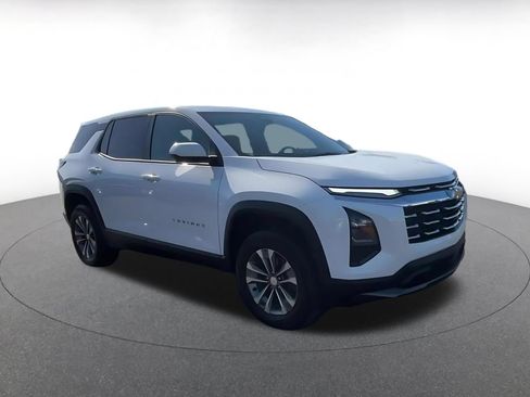 Used 2025 Chevrolet Equinox LT AWD/4WD image 2