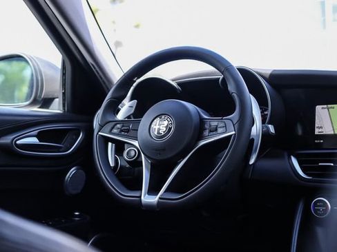 Used 2019 Alfa Romeo Giulia Ti Sport w/ Quick Order Package 22S Sport AWD/4WD image 24