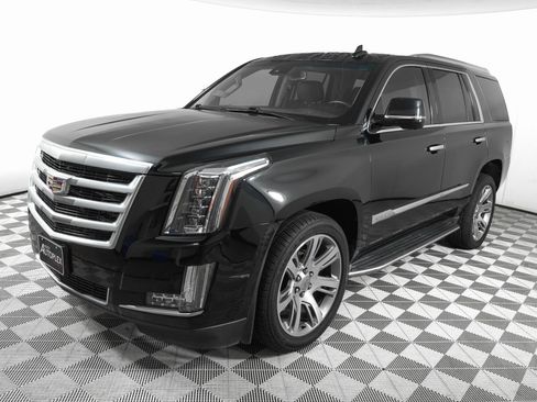 Used 2015 Cadillac Escalade Luxury image 8