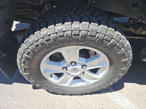 Used 2010 Toyota Tundra 4x4 Double Cab image 20