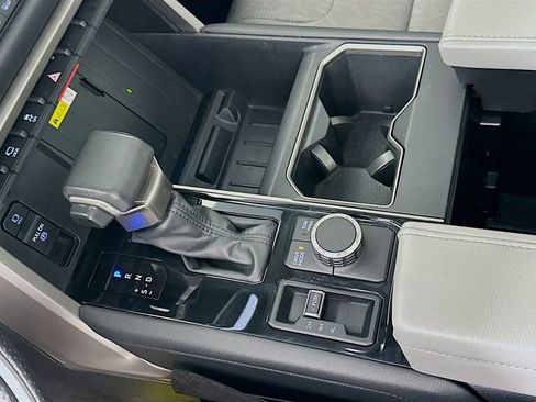 Used 2024 Toyota Tundra Limited image 17