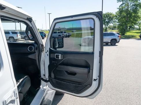 Used 2019 Jeep Wrangler Unlimited Sahara AWD/4WD image 16