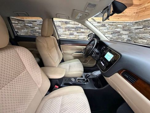 Used 2014 Mitsubishi Outlander GT AWD/4WD image 15
