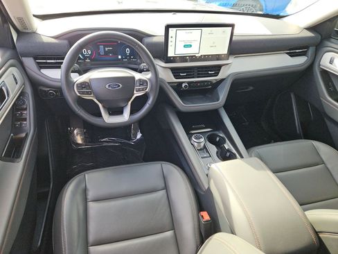 Used 2025 Ford Explorer Active w/ Active Comfort Package image 18