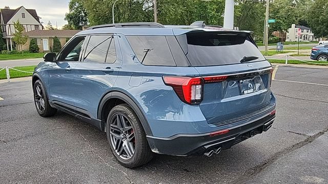 Used 2025 Ford Explorer ST w/ Sun And Sound Package AWD/4WD image 2