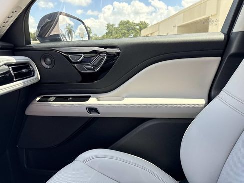 New 2026 Lincoln Aviator AWD image 23