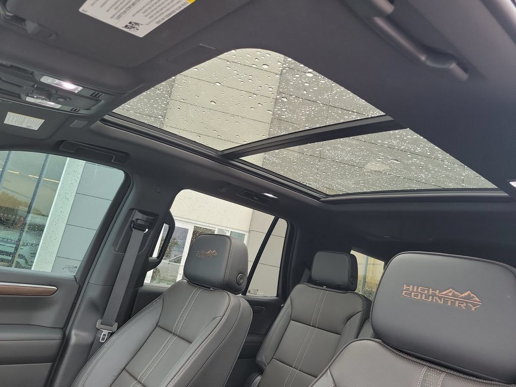 Used 2025 Chevrolet Tahoe High Country AWD/4WD image 28