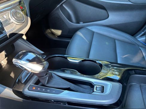 Used 2025 Buick Envista Sport Touring image 41