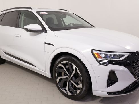 Used 2024 Audi Q8 e-tron Premium Plus w/ Premium Plus Package image 7
