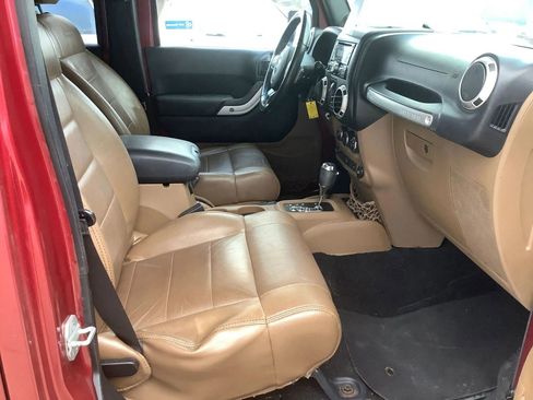 Used 2012 Jeep Wrangler Unlimited Sahara w/ Max Tow Pkg image 11