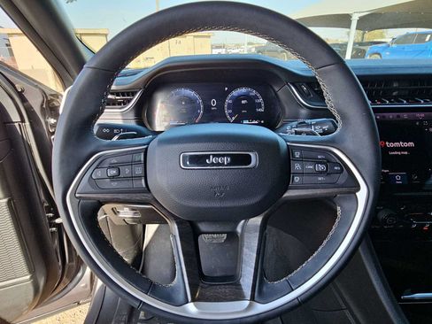 Used 2025 Jeep Grand Cherokee L Limited w/ Black Appearance Package RWD image 19