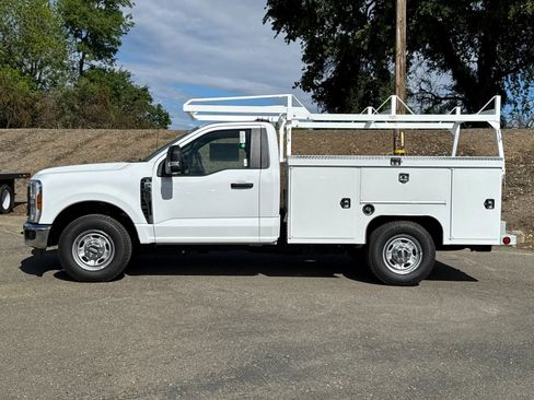 New 2026 Ford F250 XL w/ XL Chrome Package image 6